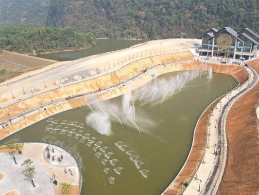 Nhạc nước hồ trận chiến Sơn Tinh - Thủy Tinh