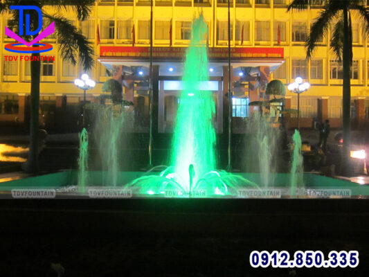 Vòi phun nước hình cây thông