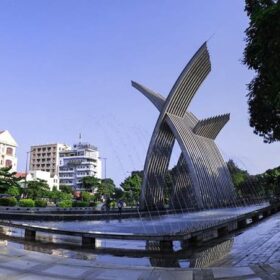 Đài phun nước nghệ thuật tại Công viên Hoàng Văn Thụ 