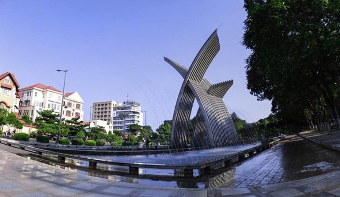 Đài phun nước nghệ thuật tại Công viên Hoàng Văn Thụ
