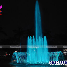 Đài phun nước trên hồ UBND Ứng Hòa - Hà Nội