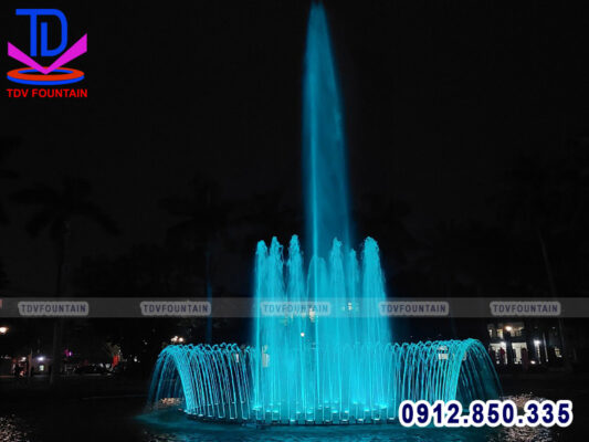 Đài phun nước trên hồ UBND Ứng Hòa - Hà Nội