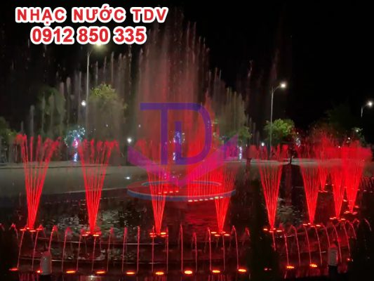 Nhạc nước phao nổi là dạng hệ thống lắp đặt trực tiếp trên mặt hồ hoặc sông