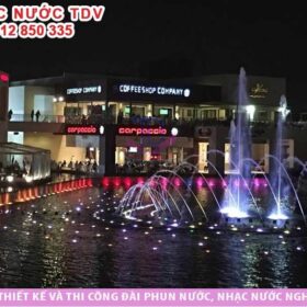 Nhạc nước bể tròn mang đến hiệu ứng nhịp nhàng, thu hút ánh nhìn từ nhiều góc độ.