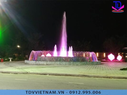 Sàn nhạc nước thiết kế nổi bật về kiến trúc mang đến điểm nhấn nghệ thuật trong không gian hiện đại.