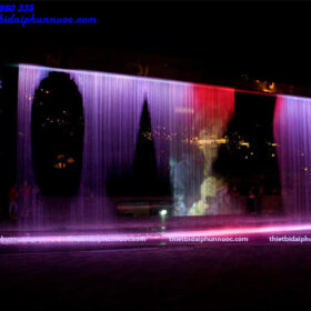 Khi chiếu laser hoặc mapping lên màn nước, hiệu ứng hiển thị trở nên độc đáo.