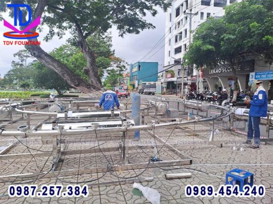 Hình ảnh thi công hệ thống đài phun nước phao nổi hồ Trúc Giang