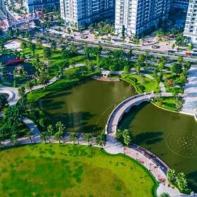 Mặt hồ giữa không gian xanh và cao tầng tại Vinhomes Central Park