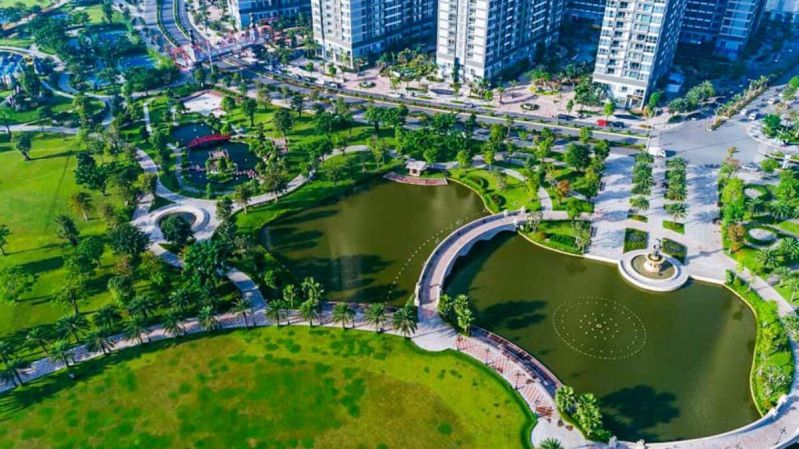 Mặt hồ giữa không gian xanh và cao tầng tại Vinhomes Central Park