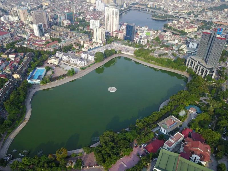 Làm nhạc nước hồ điều hòa đang vận hành